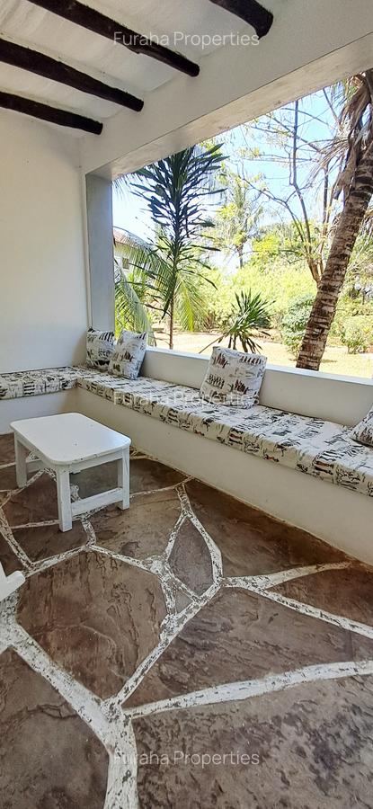 Serviced 2 Bed Apartment with Swimming Pool at Beach Road - 8