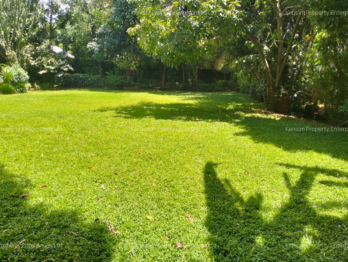 6 Bed House with En Suite in Lavington - 20