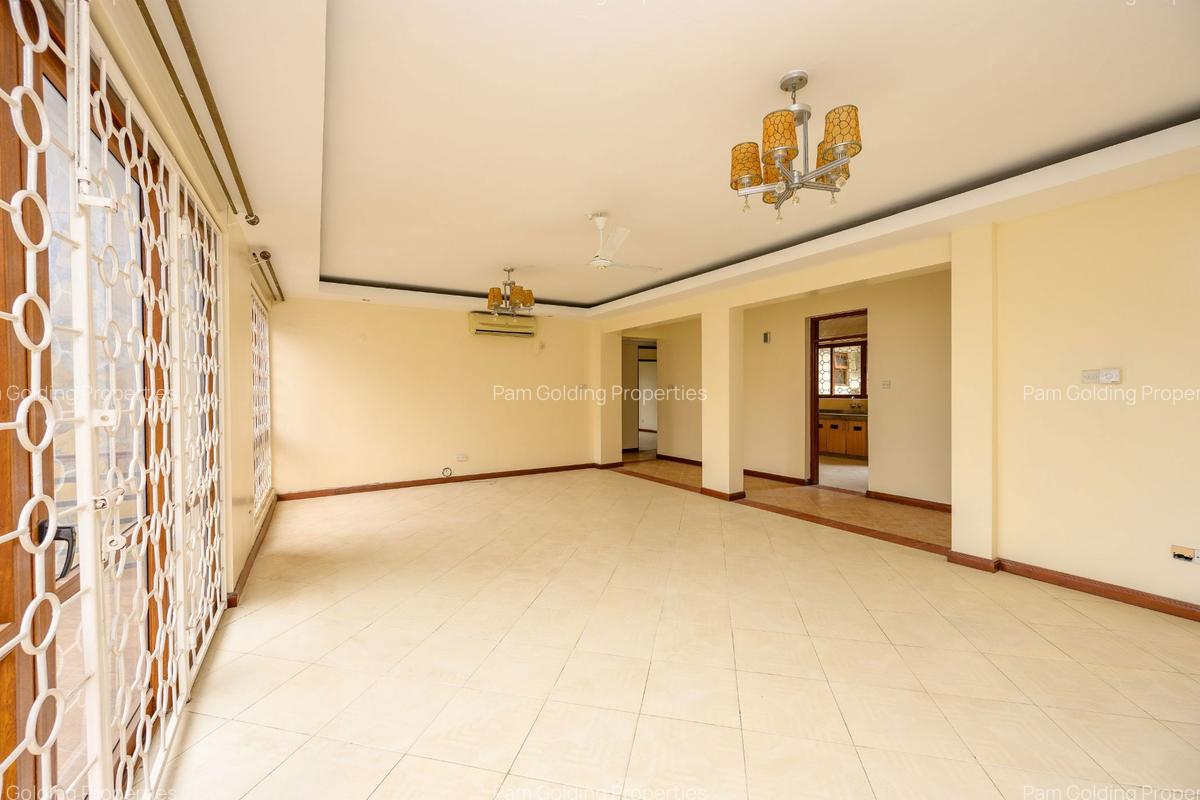 3 Bed Apartment with En Suite at Links Road - 4