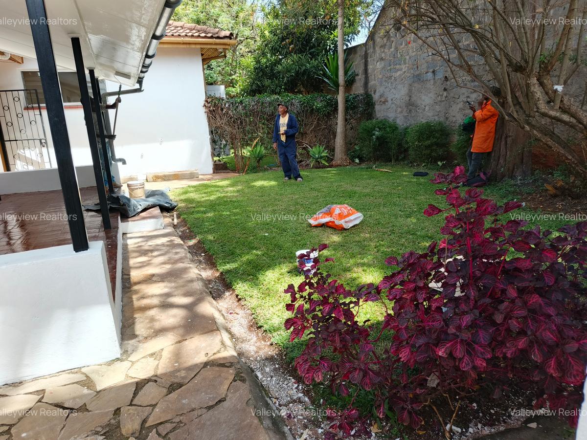 3 Bed Villa with En Suite at Lavington - 13