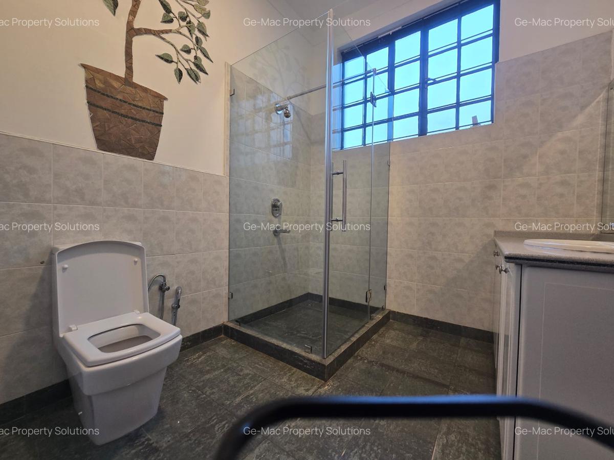 5 Bed House with En Suite in Nyari - 15