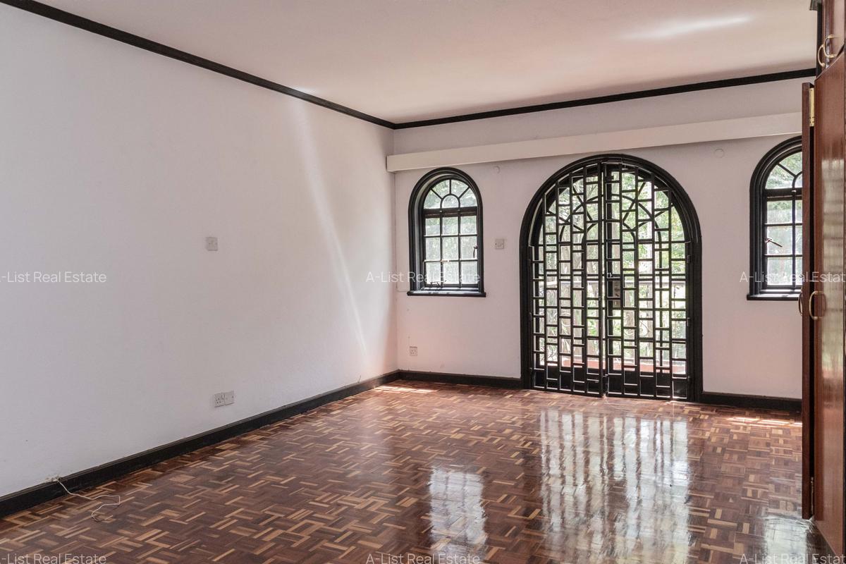 4 Bed Villa with En Suite at Riverside - 12