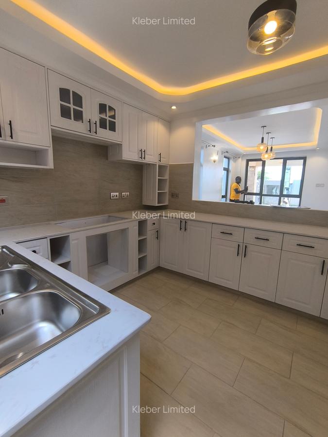 4 Bed Villa with En Suite in Kitengela - 8