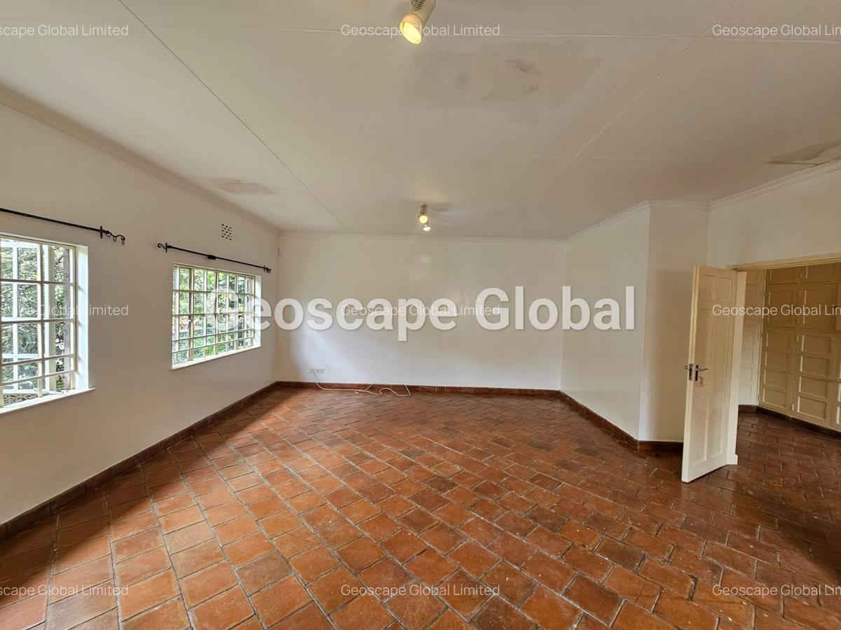 4 Bed House with En Suite in Lavington - 13