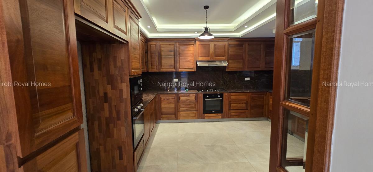 5 Bed Townhouse with En Suite at Lavington Green - 15