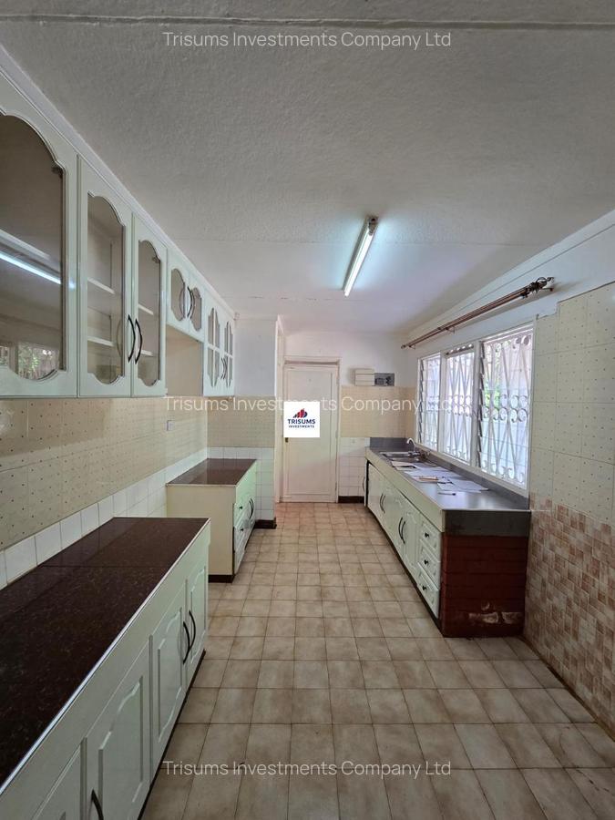 4 Bed House with En Suite in Loresho - 5