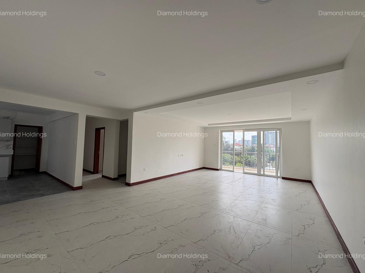 3 Bed Apartment with En Suite in Parklands - 10