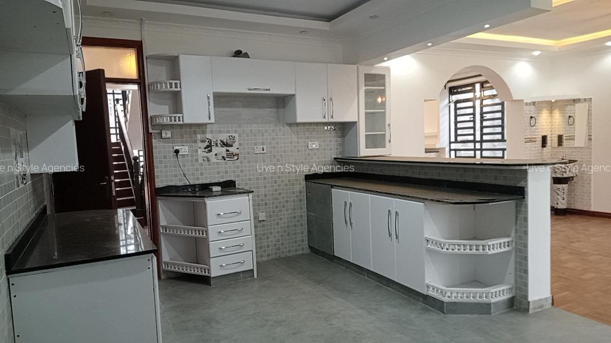 5 Bed Townhouse with En Suite in Runda - 7