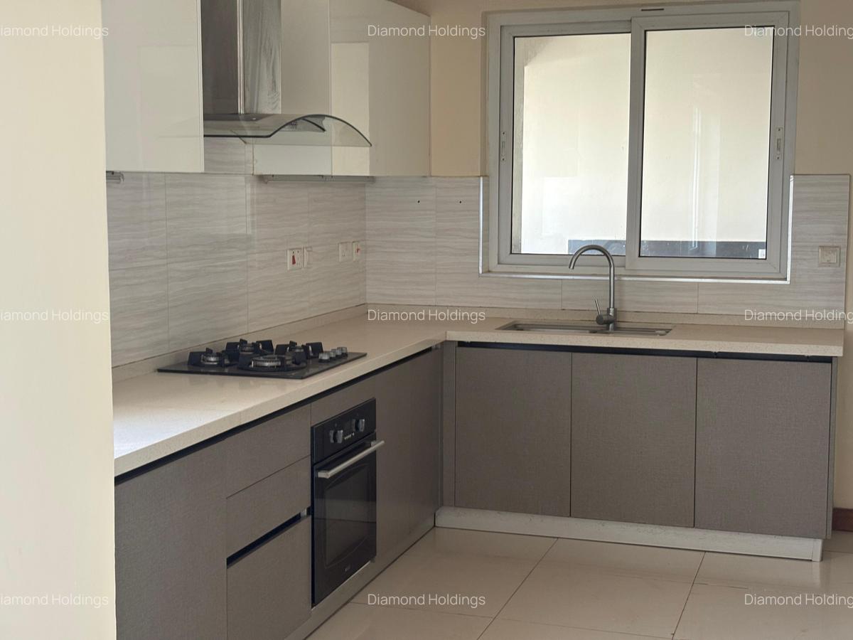 4 Bed Apartment with En Suite at Parklands - 2