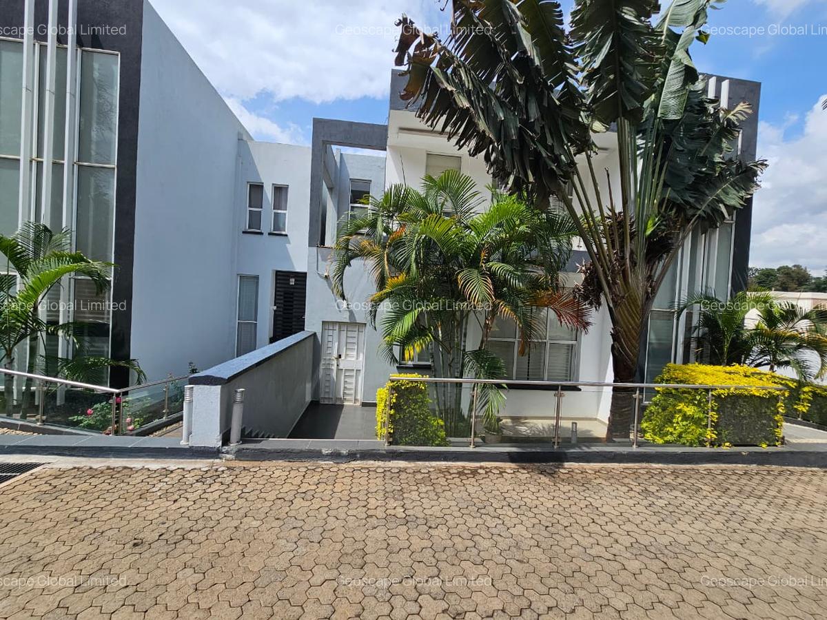 4 Bed Townhouse with En Suite in Spring Valley - 1