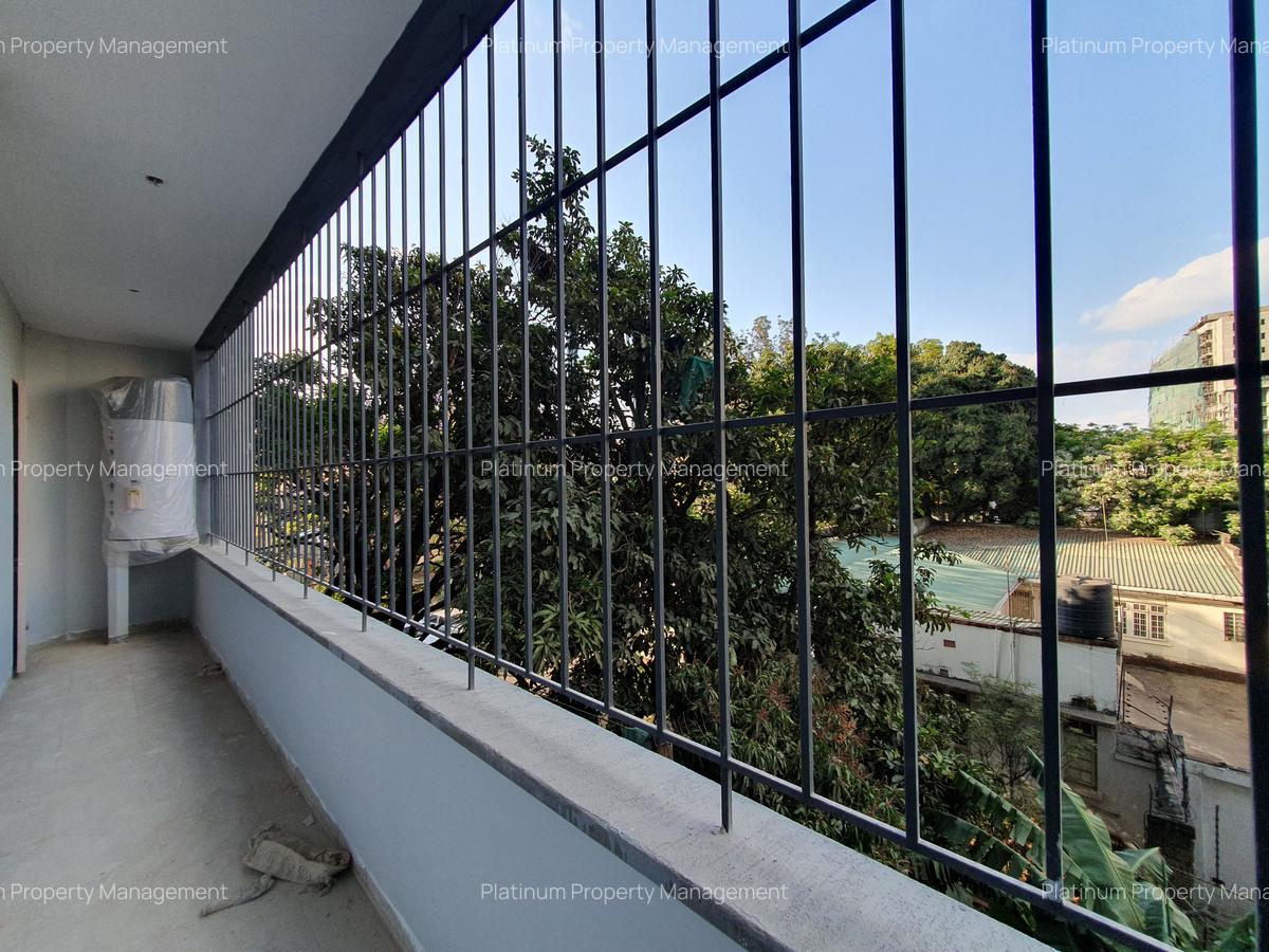 4 Bed Apartment with En Suite at 2Nd Parklands Avenue - 17