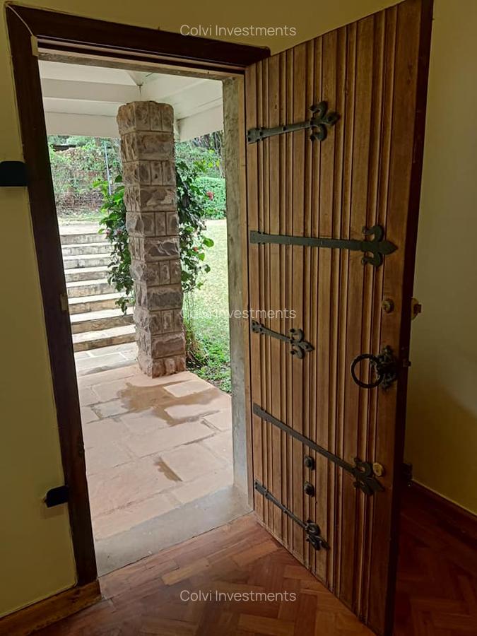 5 Bed House with Swimming Pool in Ridgeways - 14