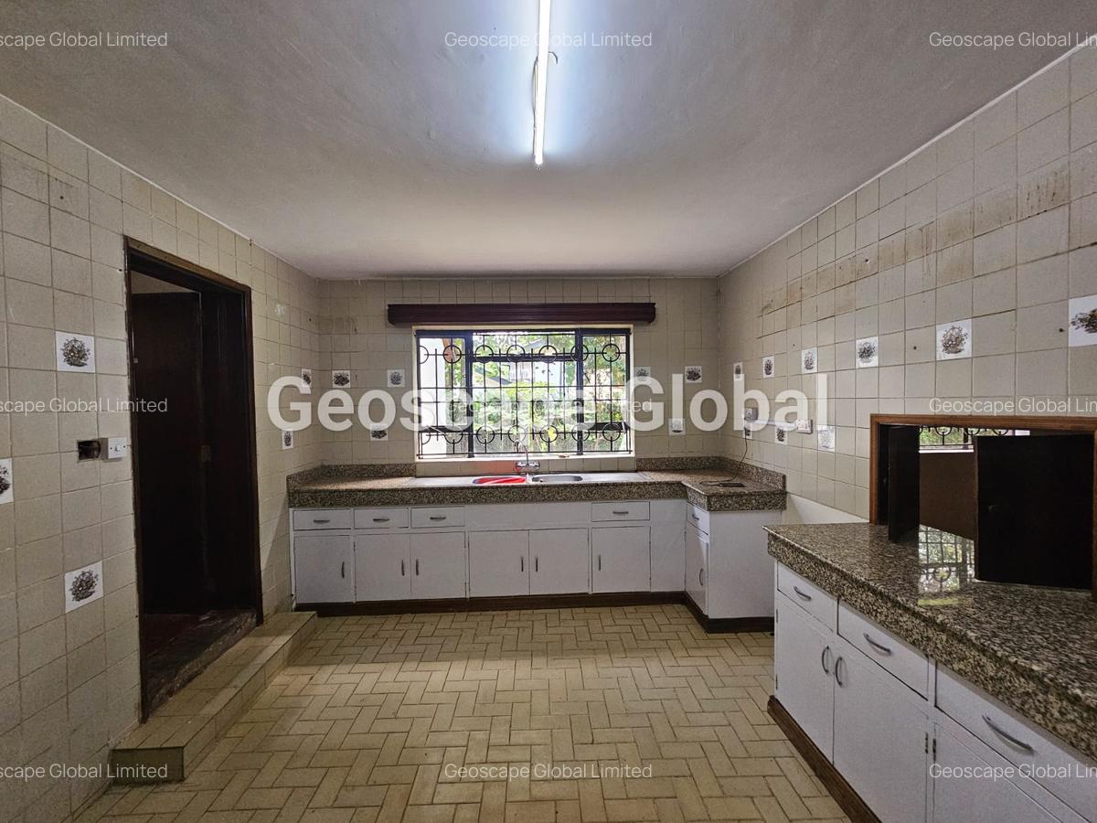 4 Bed House with En Suite in Nyari - 4