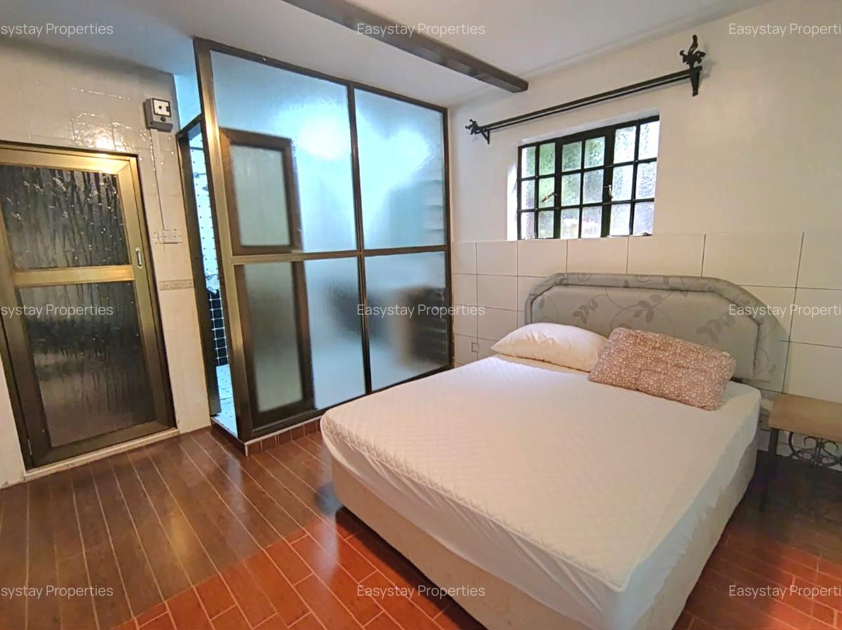 2 Bed House with En Suite in Hill View - 4