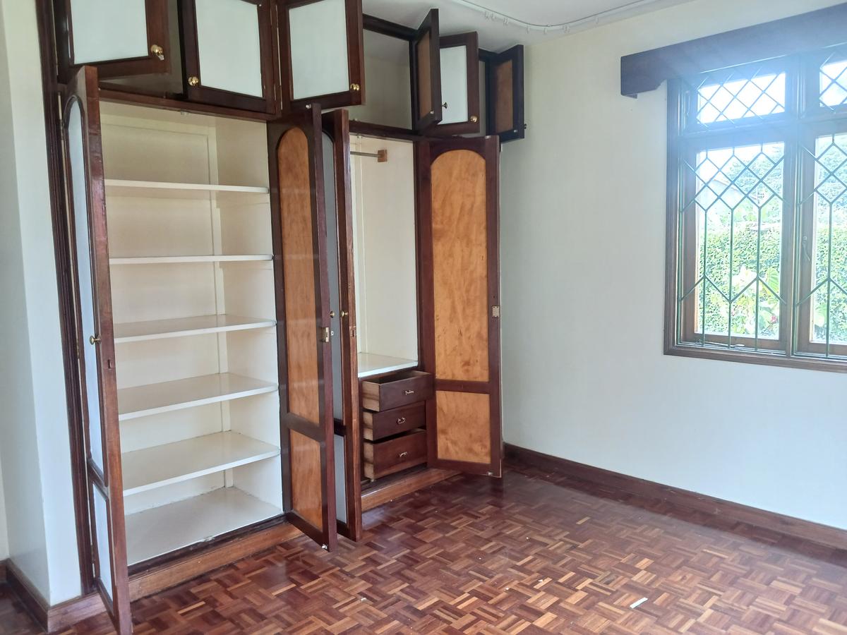 4 Bed House with En Suite at Lavington - 14