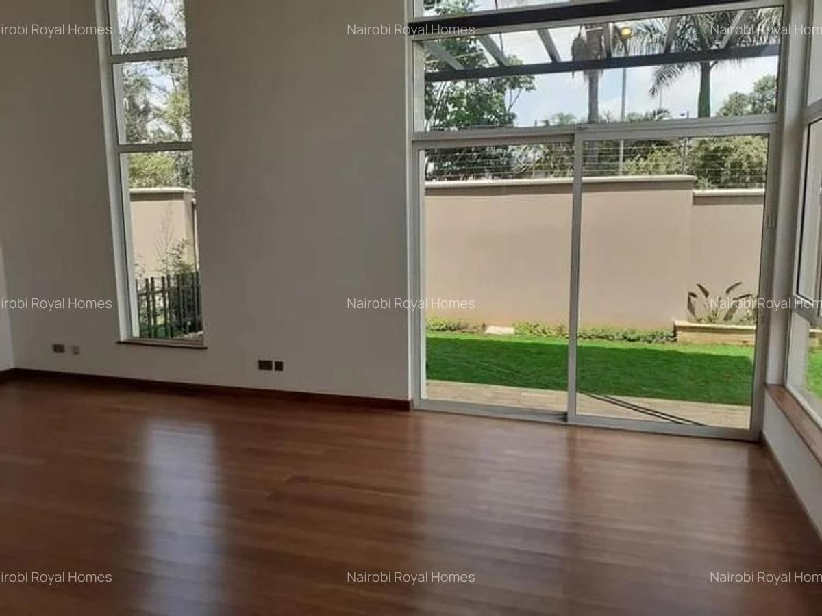 5 Bed Townhouse with En Suite at Lavington - 15