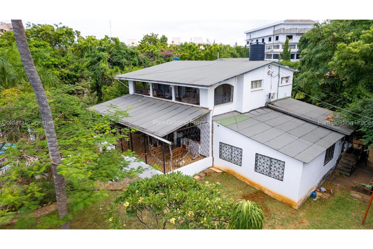6 Bed House with En Suite in Nyali Area - 6