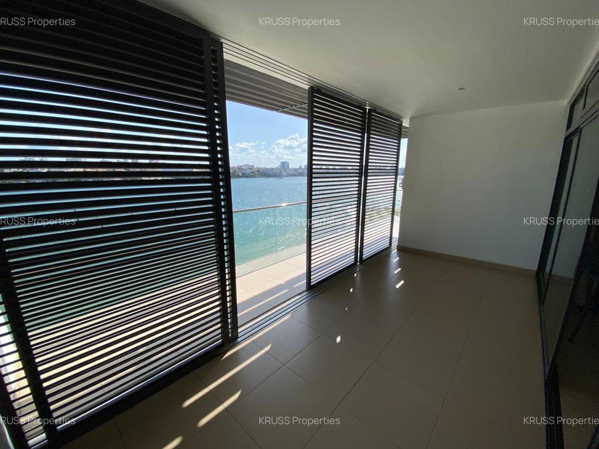 3 Bed Apartment with En Suite at As1930 - 2