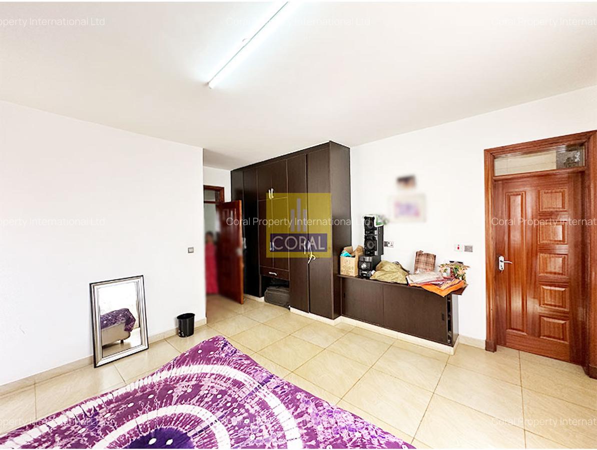 4 Bed Apartment with Parking in Parklands - 8