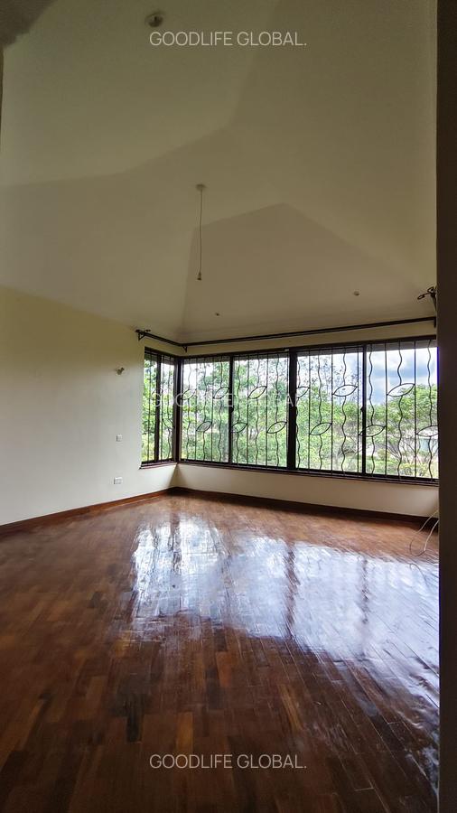 4 Bed House with En Suite at Ridgeways - 17