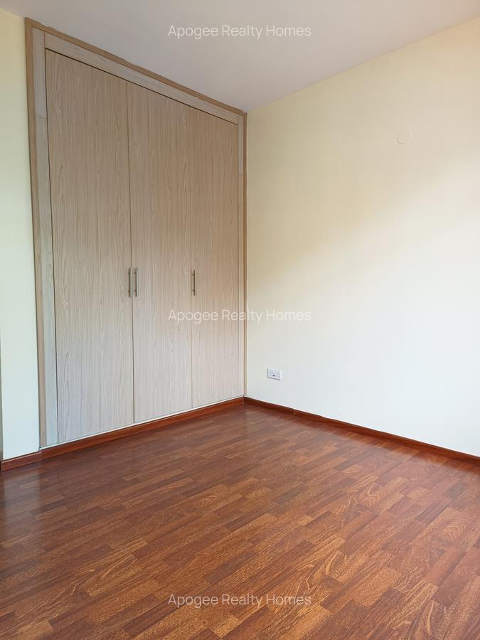 Serviced 2 Bed Apartment with En Suite at Fourways Junction Estate - 10