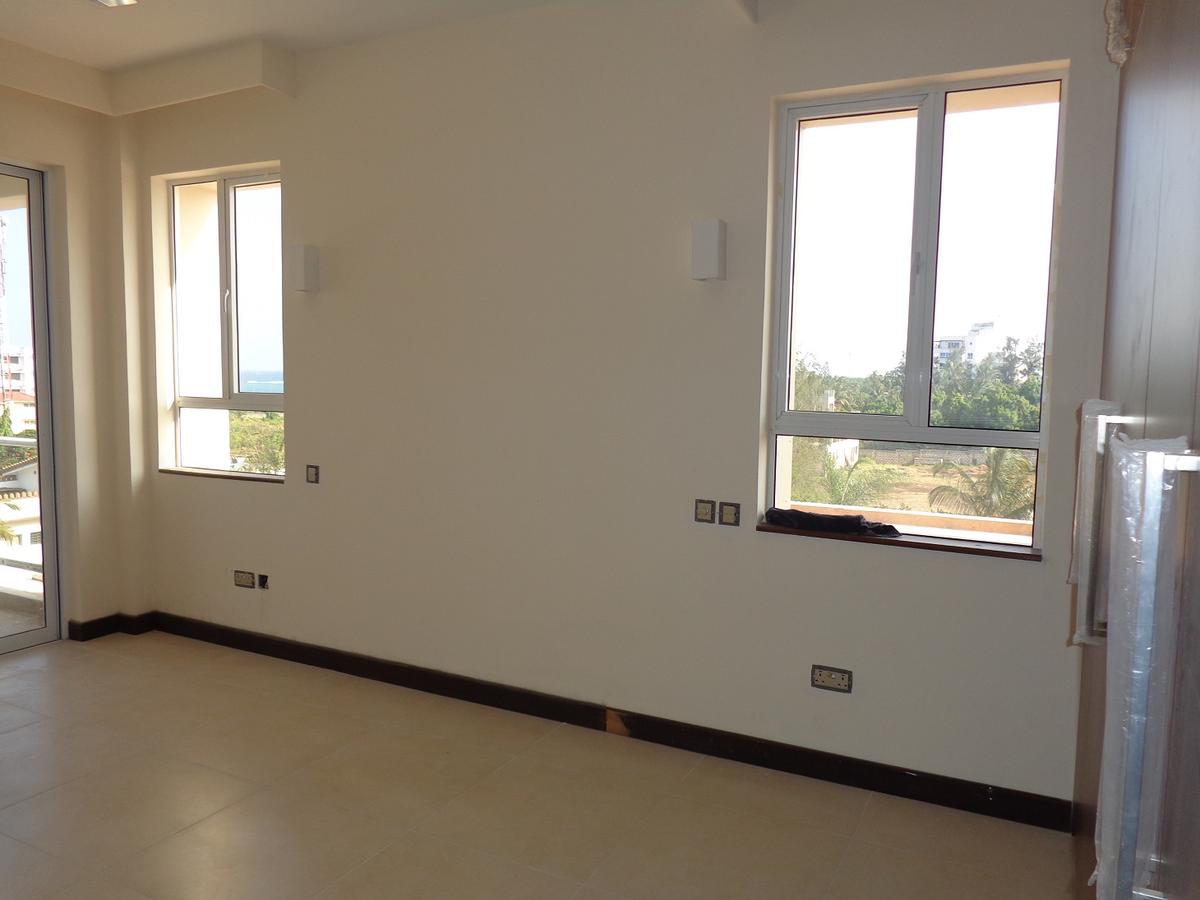 3 Bed Apartment with En Suite at Ar2084 - 3