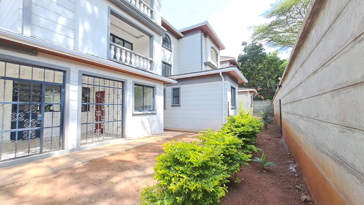 5 Bed Townhouse with En Suite in Lavington - 19