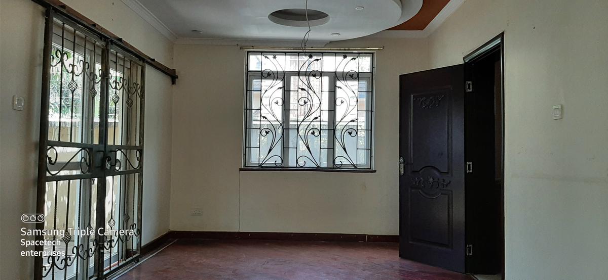 5 Bed Townhouse with En Suite in Lavington - 7