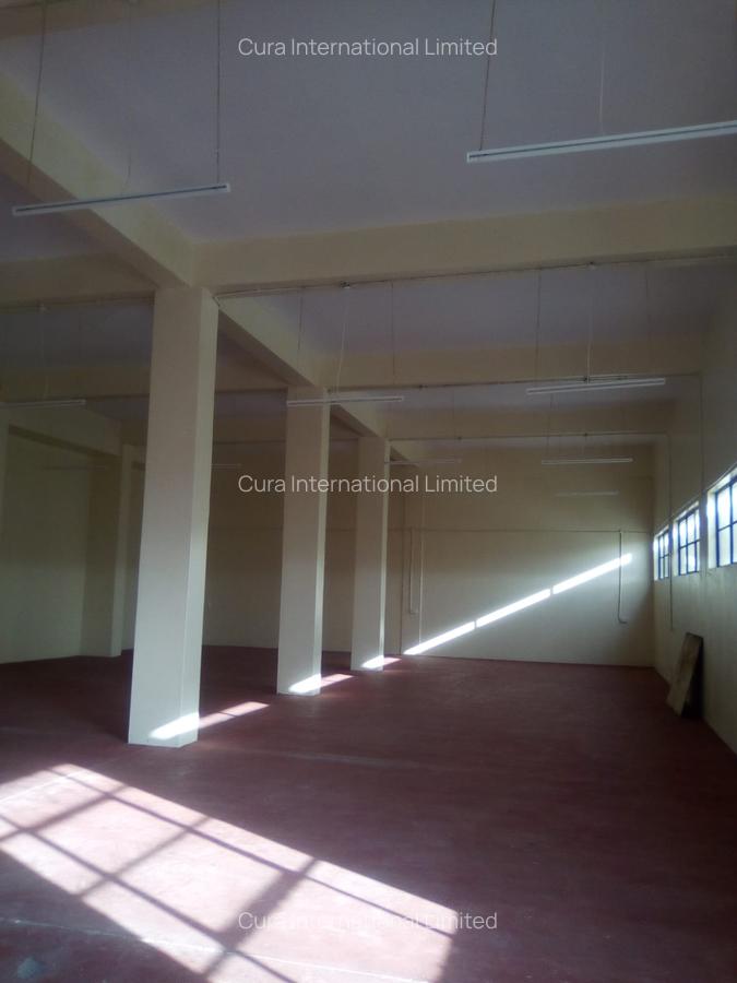 2,700 ft² Office in Industrial Area - 14