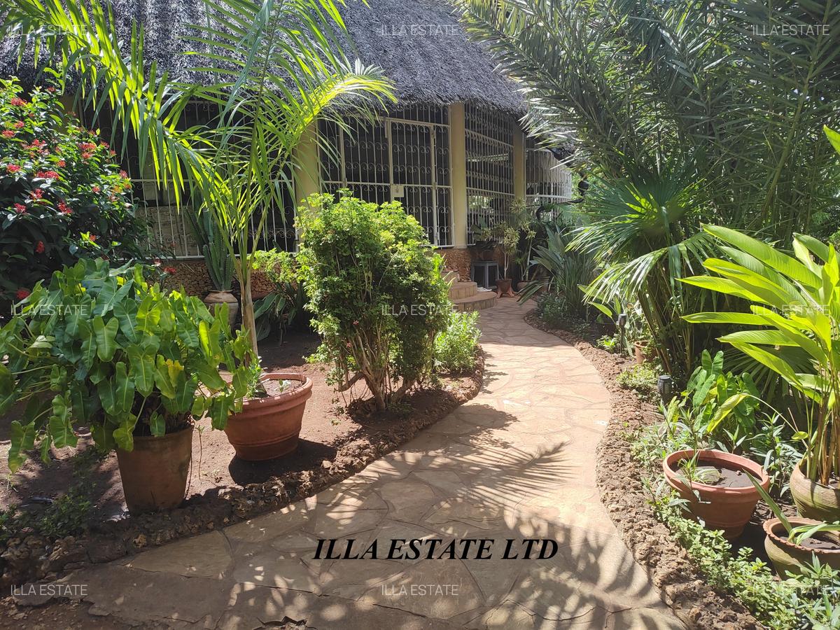 3 Bed Villa with En Suite at Diani Beach Road - 10