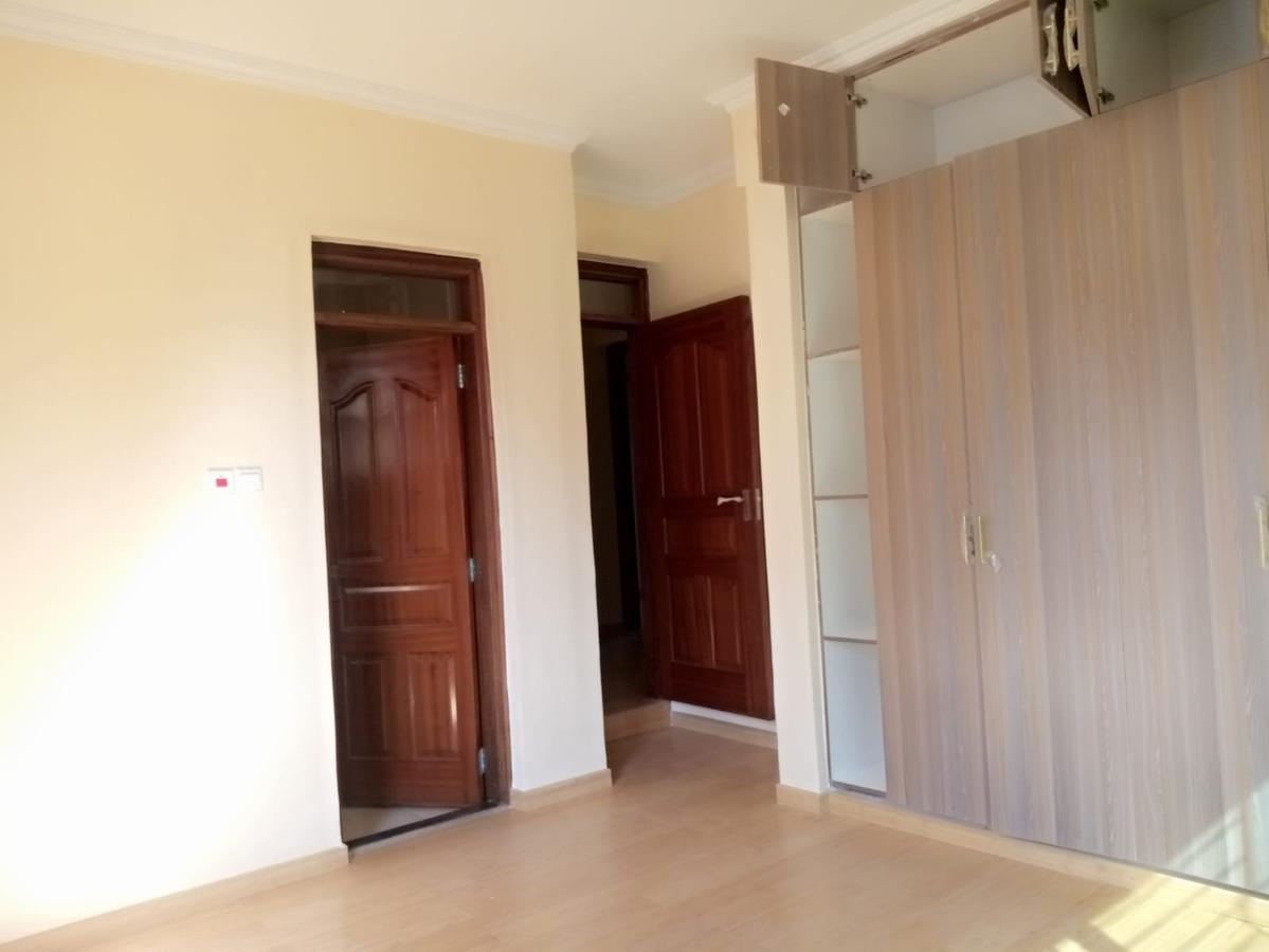 5 Bed House with En Suite in Lavington - 9