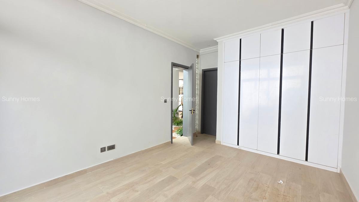 5 Bed Townhouse with En Suite at James Gichuru - 7