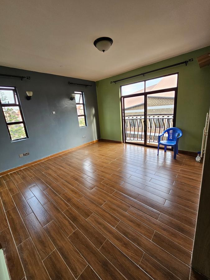 3 Bed Apartment with En Suite at Lavington - 12