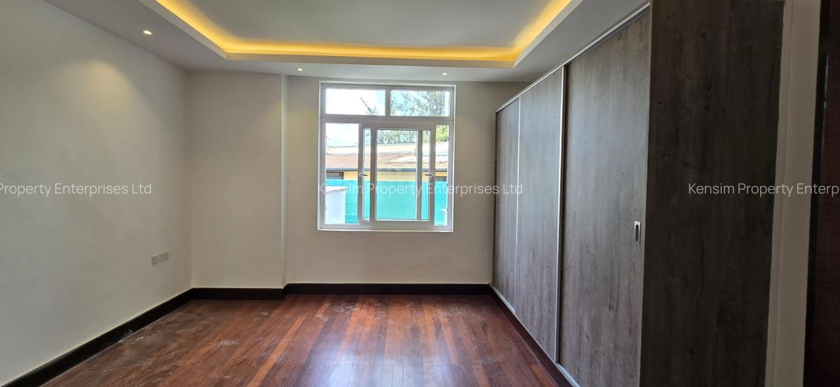 5 Bed House with En Suite in Runda - 13