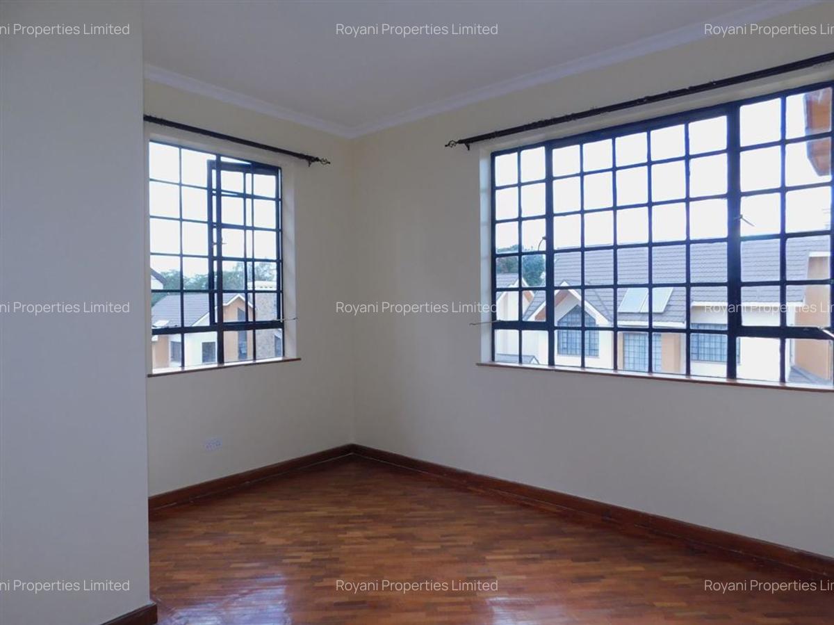 4 Bed House with En Suite at Summerfield Estate - 10