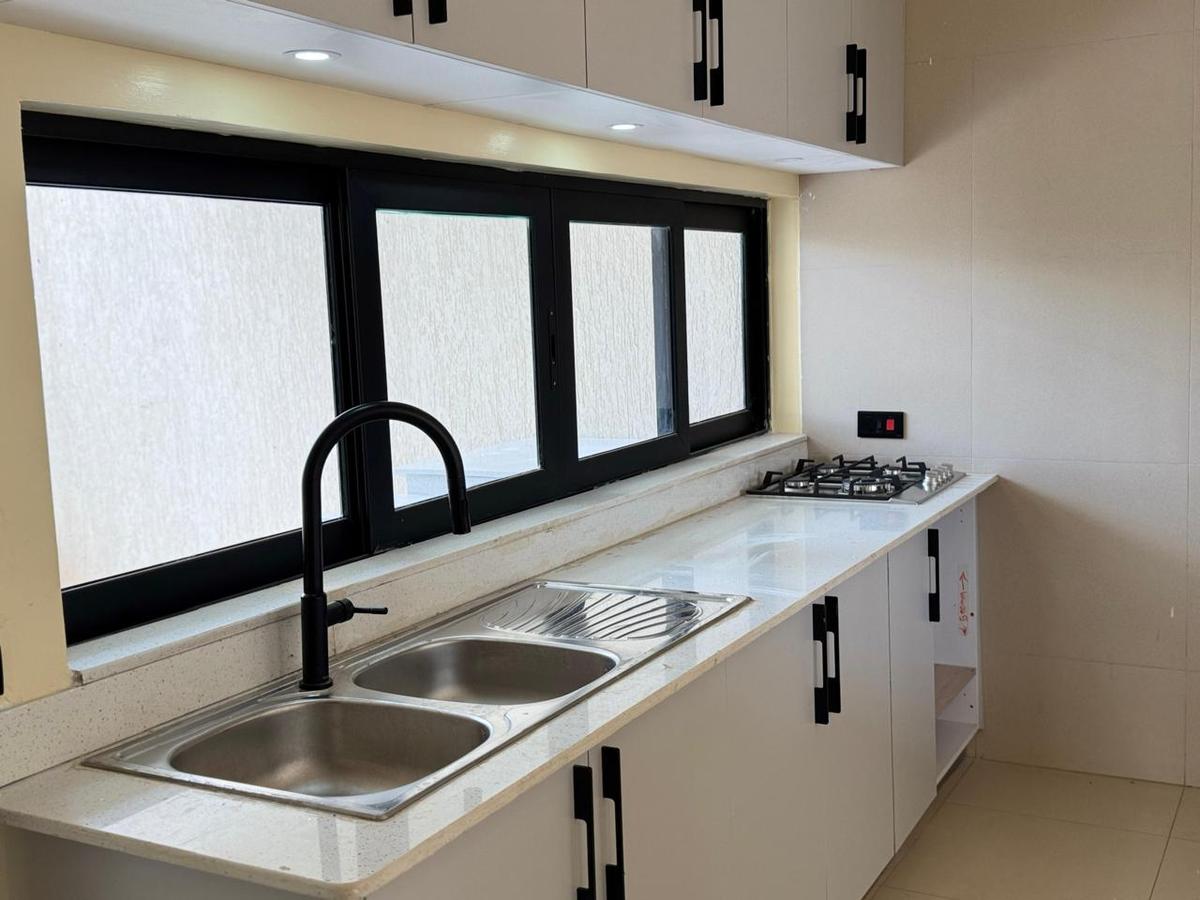 4 Bed Townhouse with En Suite at Membley Estate - 9