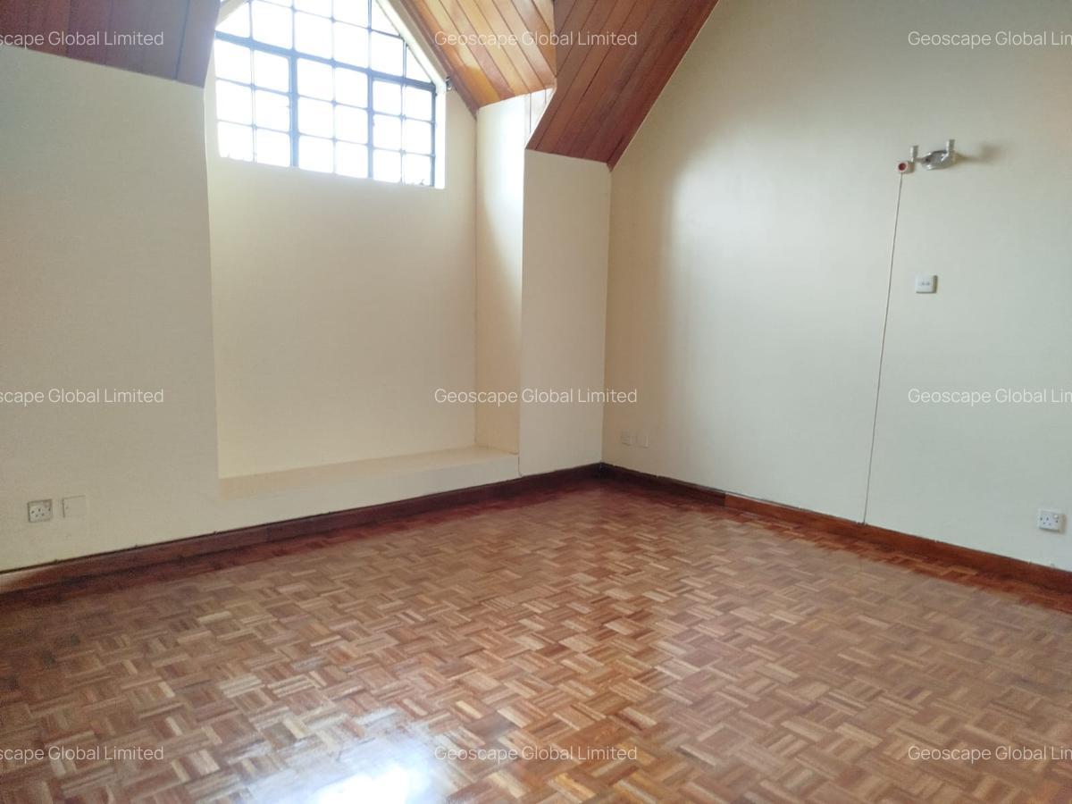 4 Bed House with En Suite in Lavington - 7