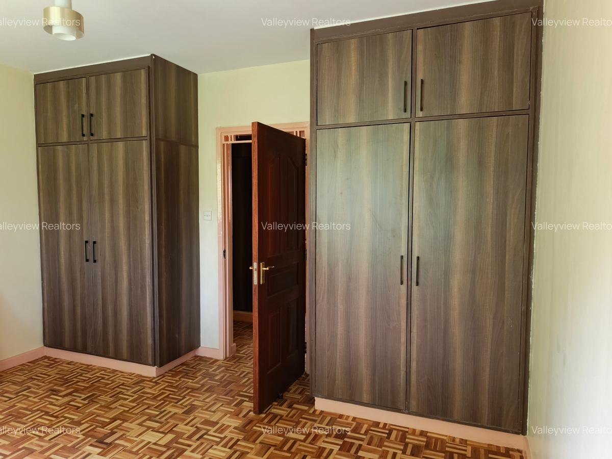 3 Bed Townhouse with En Suite at Lavington - 15