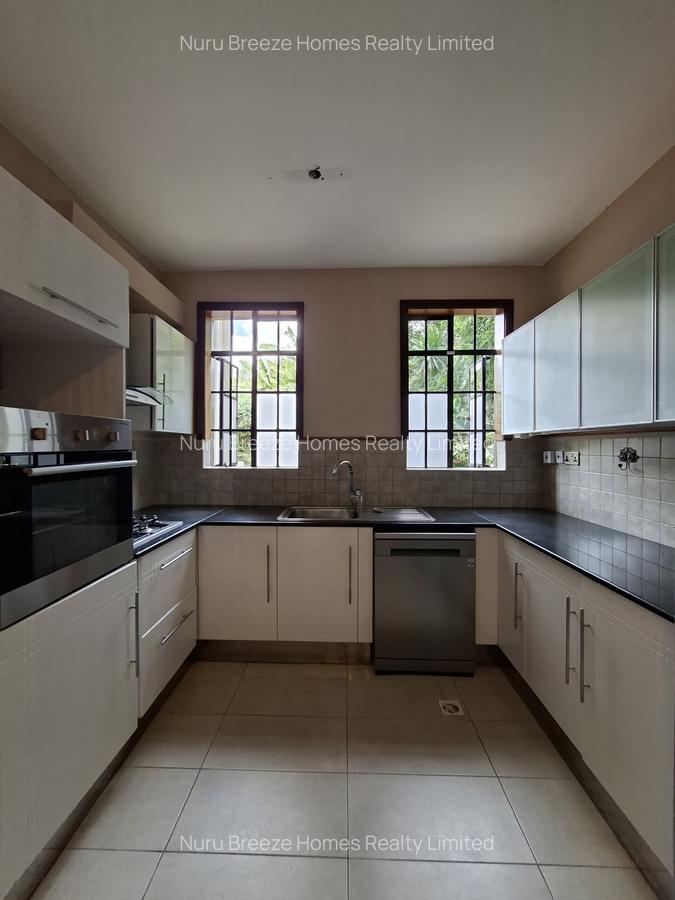 2 Bed Townhouse with En Suite in Lake View - 19