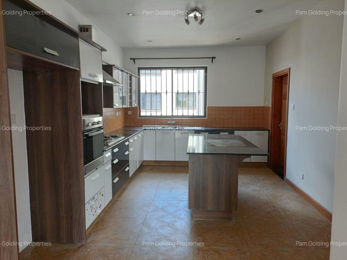 3 Bed Apartment with En Suite in Kileleshwa - 5