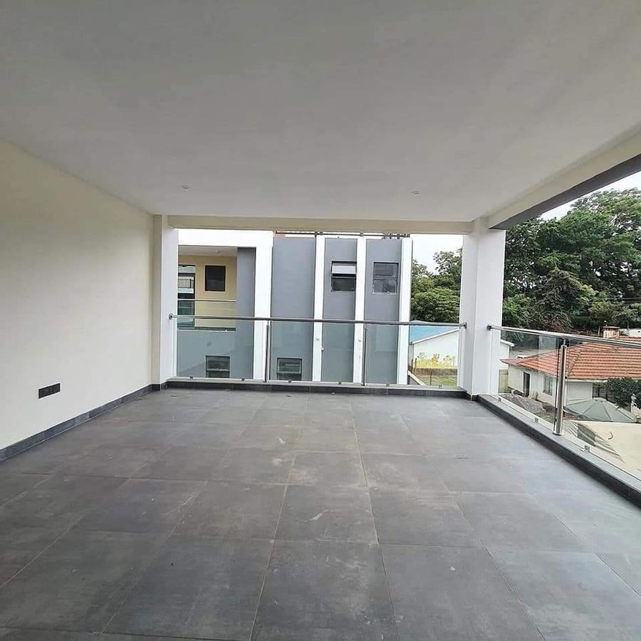 6 Bed Townhouse with En Suite at Lavington - 11