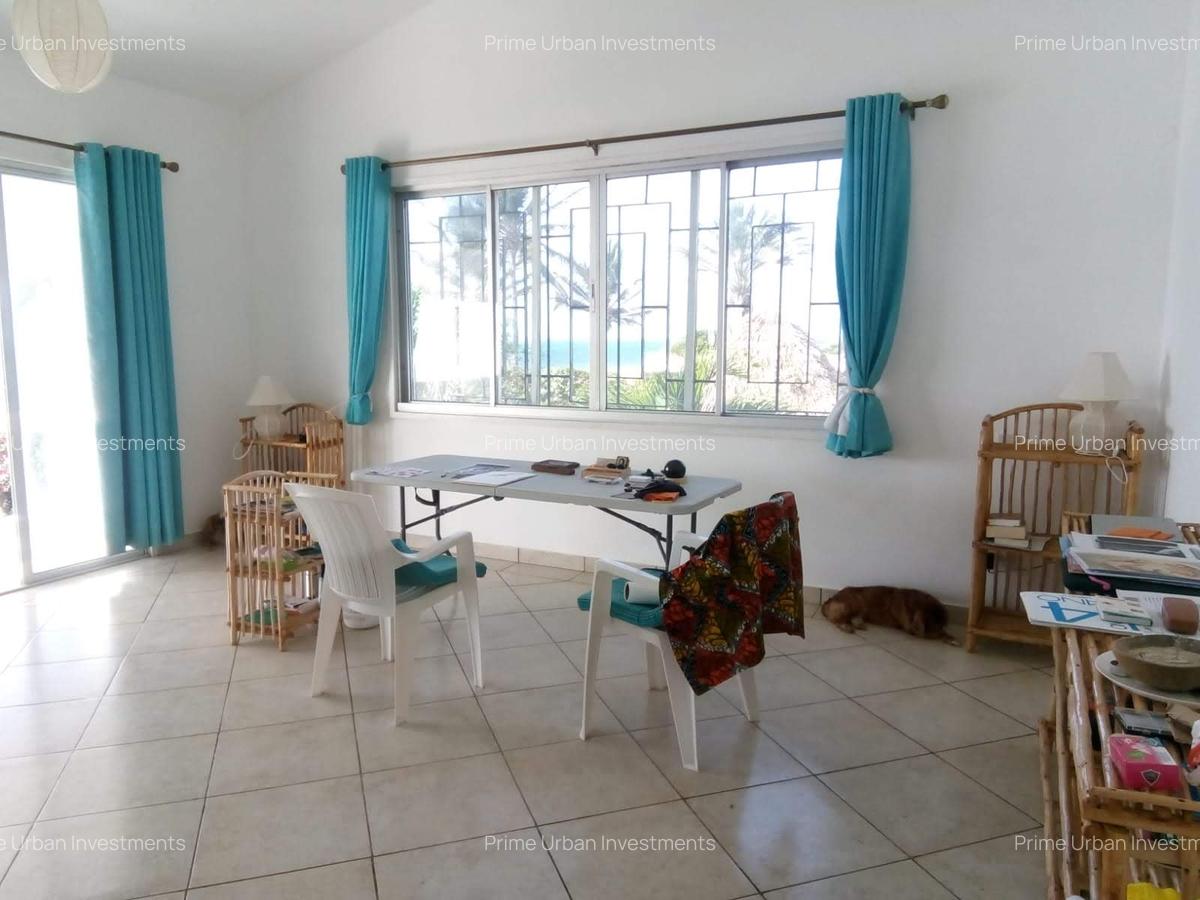 4 Bed House with En Suite in Bofa - 8