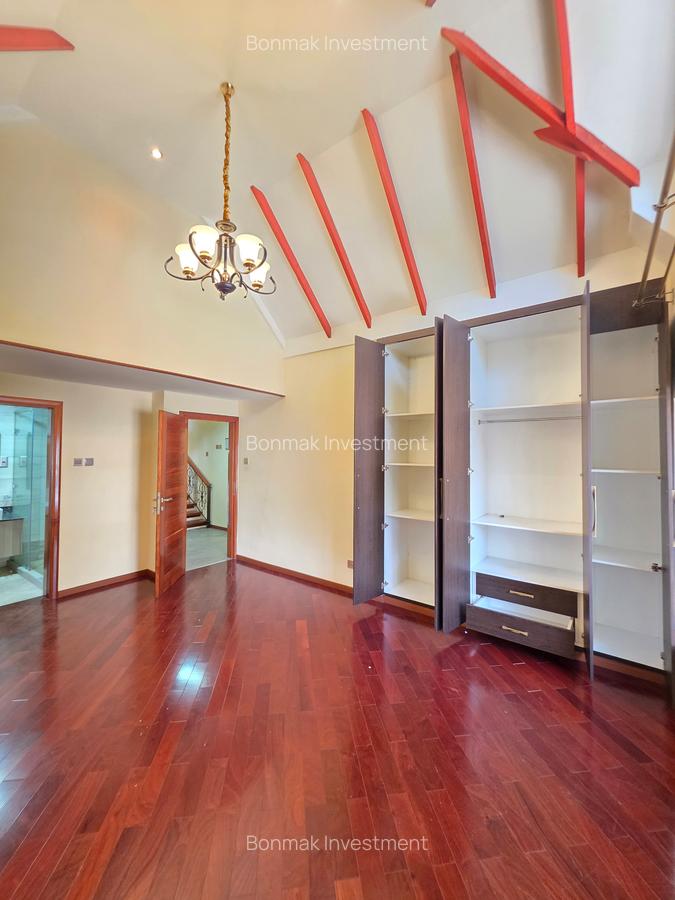5 Bed Townhouse with En Suite at Lavington Green - 16