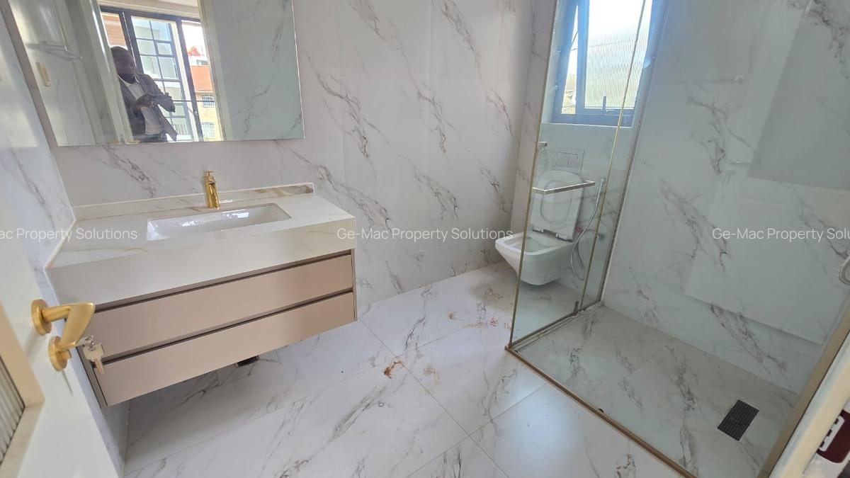 5 Bed House with En Suite in Lavington - 6