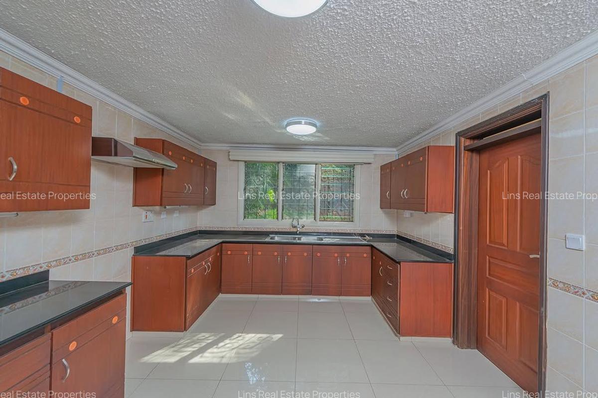 4 Bed Townhouse with En Suite in Muthaiga - 9