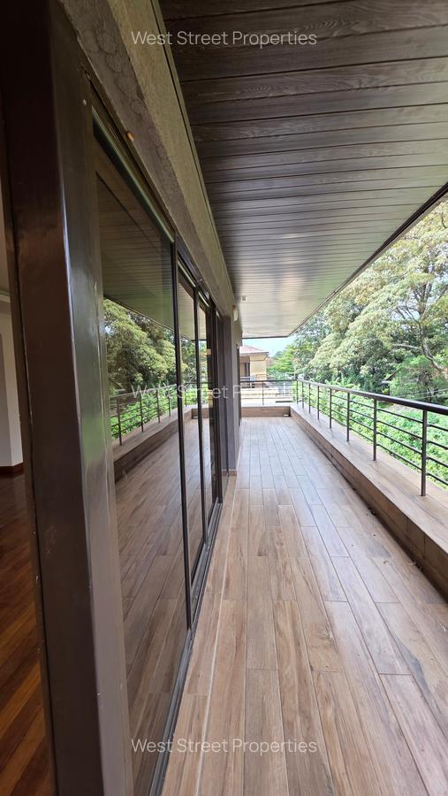 5 Bed Villa with En Suite at Lavington - 12