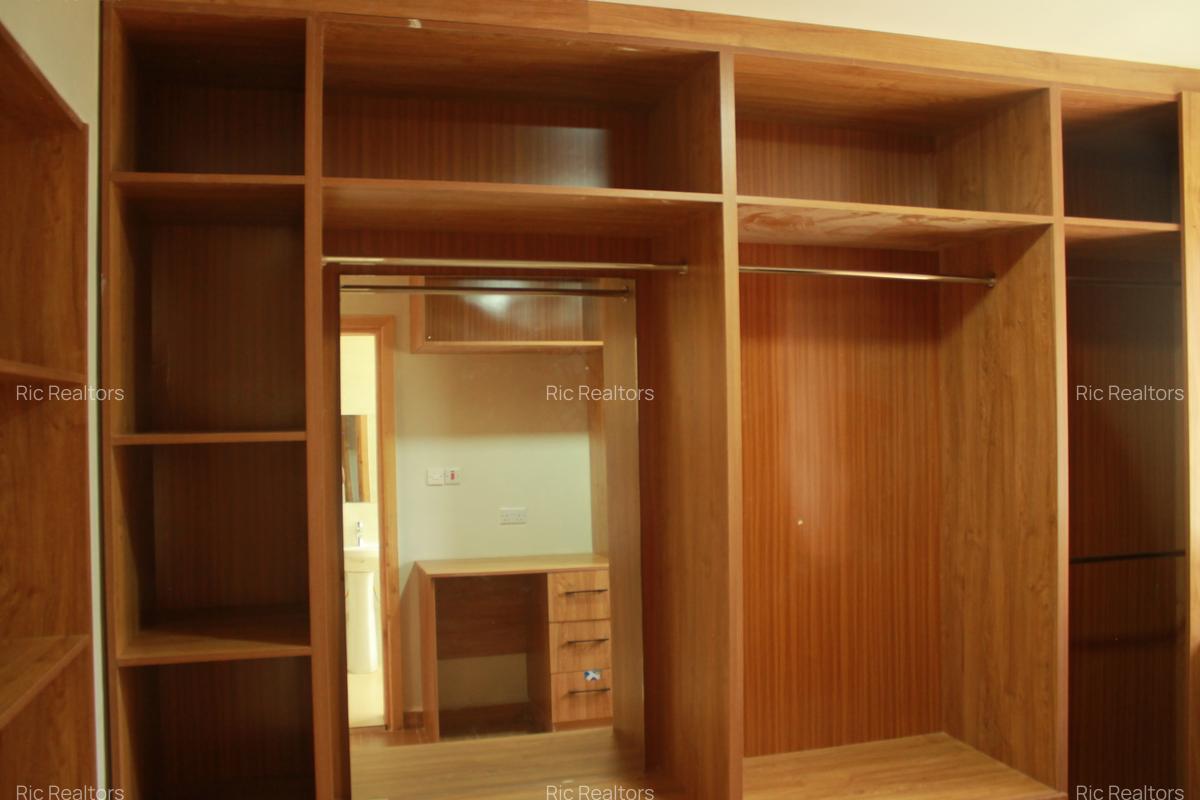 4 Bed Townhouse with En Suite at Banana - Kiambu - 16