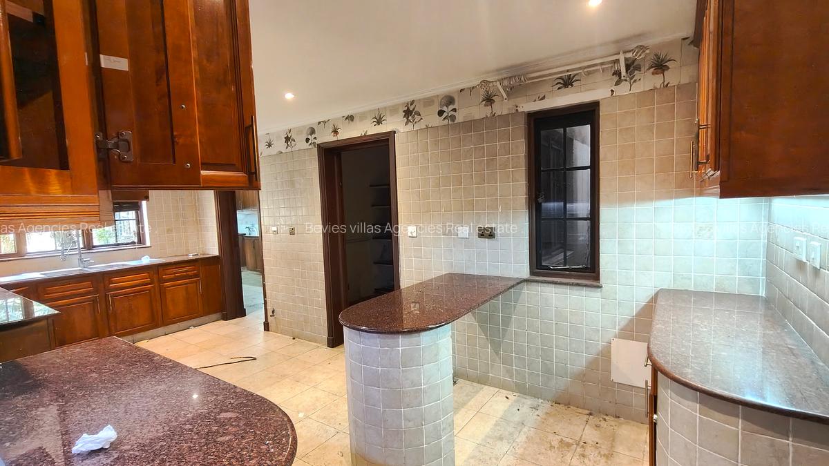 4 Bed Townhouse with En Suite at General Mathenge - 9