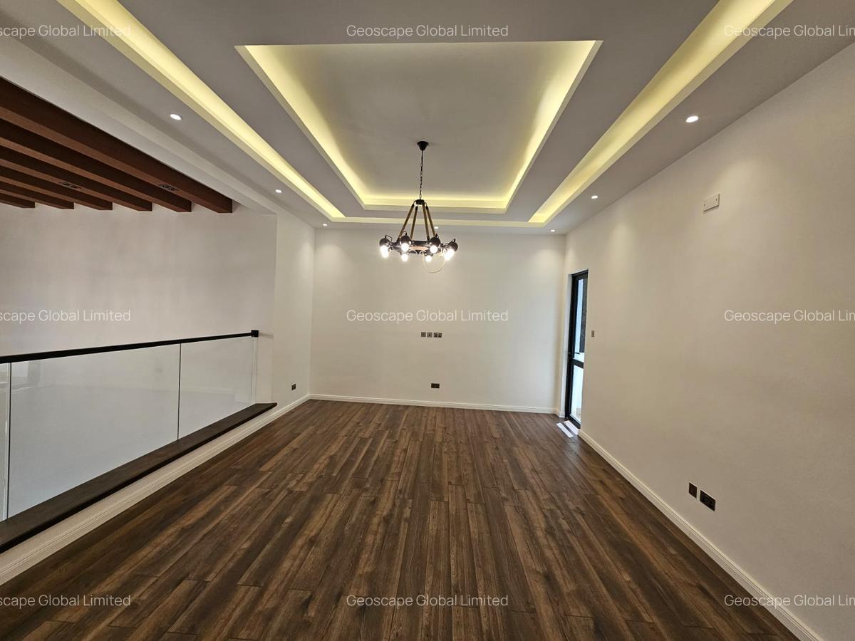 5 Bed House with En Suite in Lavington - 10