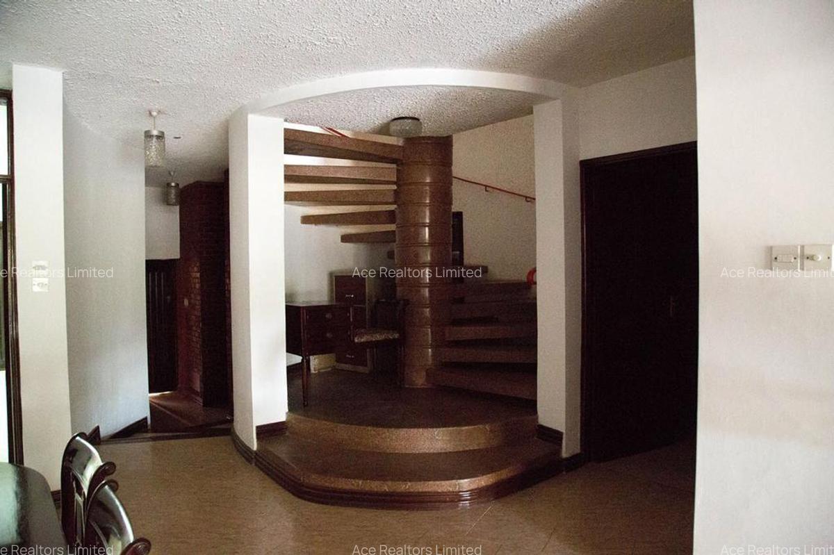 5 Bed Townhouse with En Suite at Rhapta Road - 6